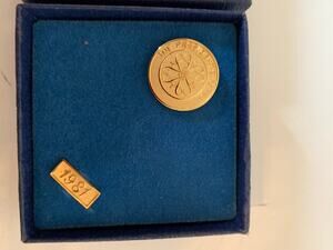 Avon  President's club 1981 stick pin vintage new